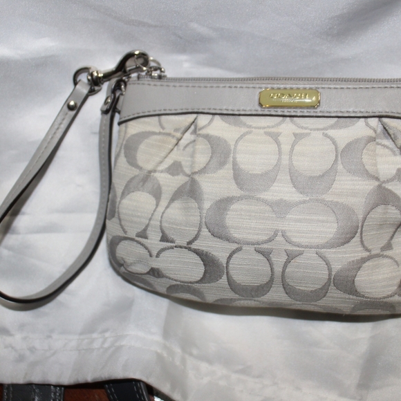 Coach Wristlet - Picture 9 of 14